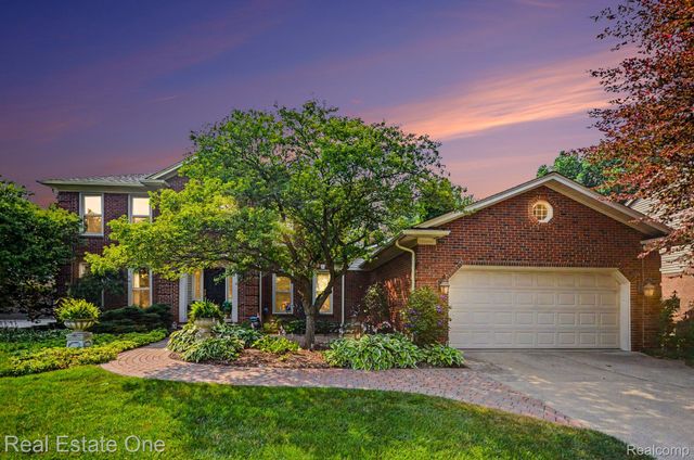 2819 Bywater Drive, Troy, MI 48085