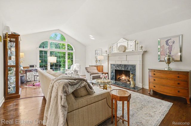 2819 Bywater Drive, Troy, MI 48085