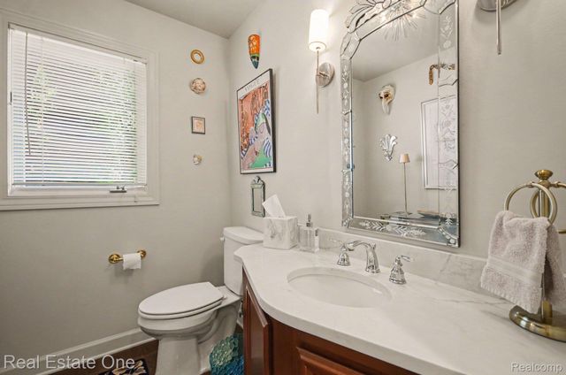 2819 Bywater Drive, Troy, MI 48085