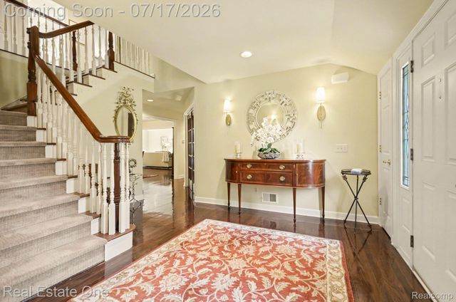 2819 Bywater Drive, Troy, MI 48085