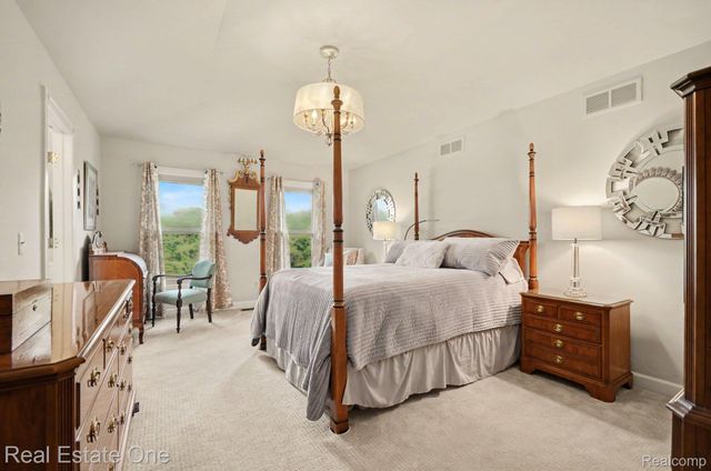 2819 Bywater Drive, Troy, MI 48085