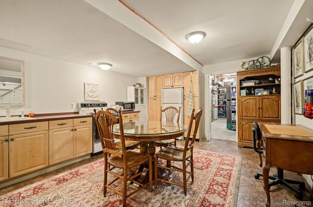 2819 Bywater Drive, Troy, MI 48085