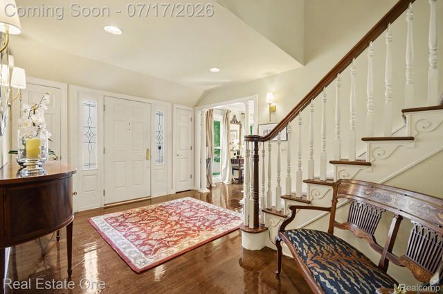 2819 Bywater Drive, Troy, MI 48085