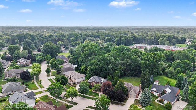 2819 Bywater Drive, Troy, MI 48085