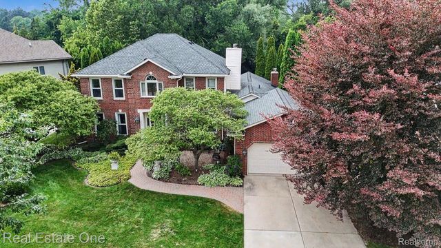 2819 Bywater Drive, Troy, MI 48085
