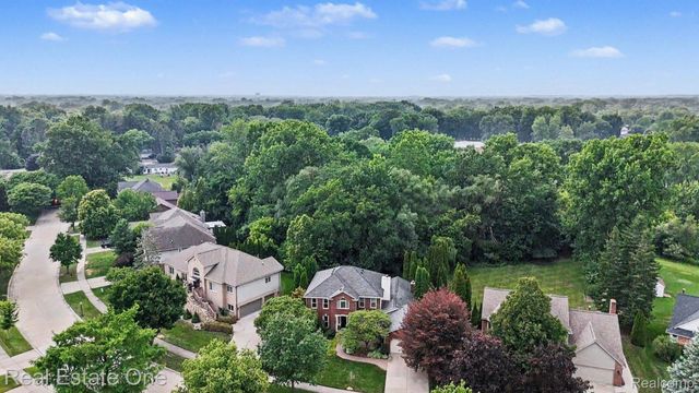 2819 Bywater Drive, Troy, MI 48085
