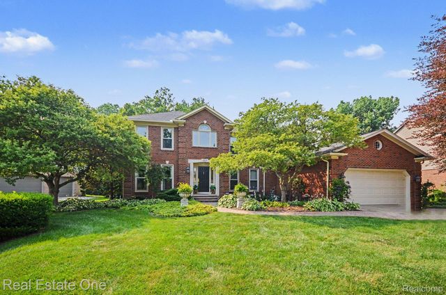 2819 Bywater Drive, Troy, MI 48085