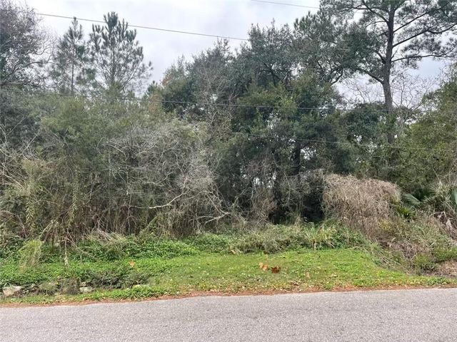 8965 Warner W Street, Bayou La Batre, AL 36509