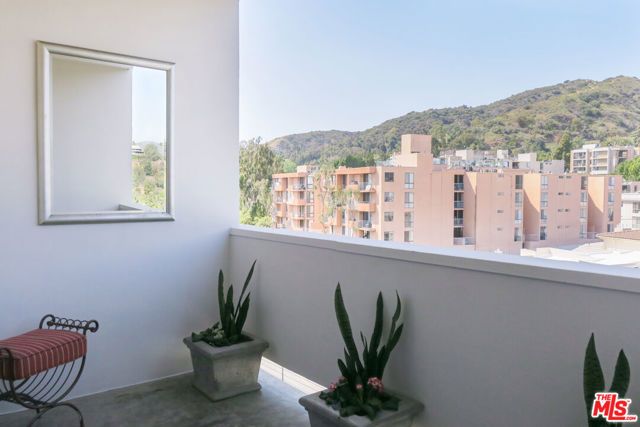 7250 FRANKLIN Avenue 801, Los Angeles, CA 90046