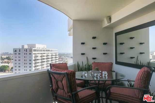 7250 FRANKLIN Avenue 801, Los Angeles, CA 90046