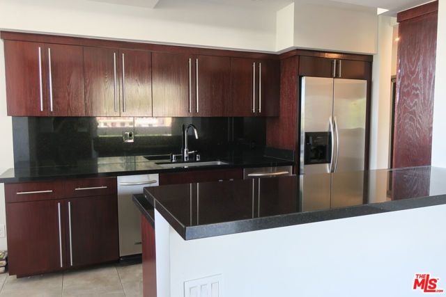 7250 FRANKLIN Avenue 801, Los Angeles, CA 90046