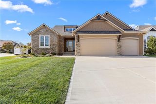 4060 NE Timberlake Court, Lee's Summit, MO 64064