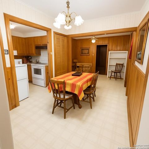 504 N Cedar, Pearsall, TX 78061