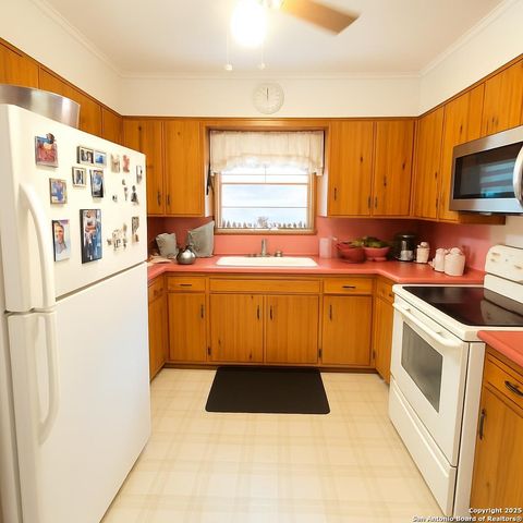 504 N Cedar, Pearsall, TX 78061