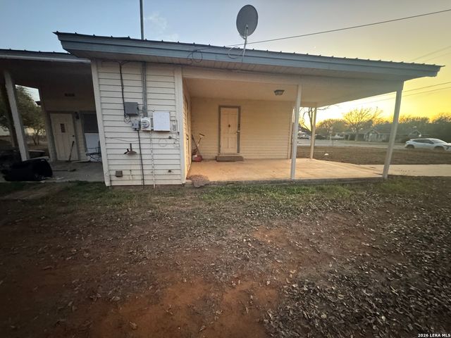 504 N Cedar, Pearsall, TX 78061
