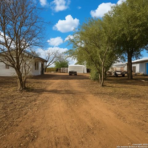 504 N Cedar, Pearsall, TX 78061