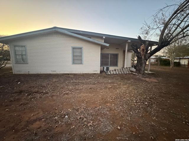 504 N Cedar, Pearsall, TX 78061