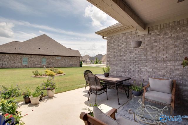 7619 Flint Crossing Circle, Owens Cross Roads, AL 35763