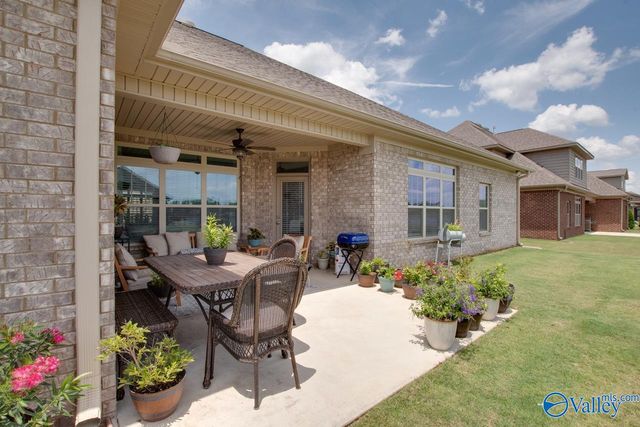 7619 Flint Crossing Circle, Owens Cross Roads, AL 35763