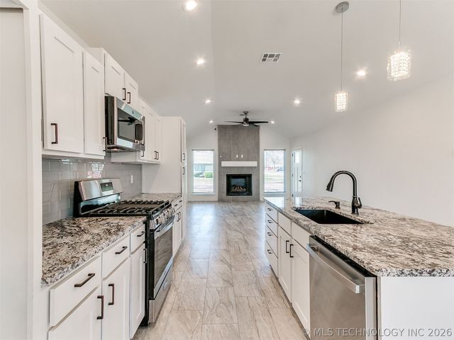 2813 S 88th East Avenue E, Tulsa, OK 74129