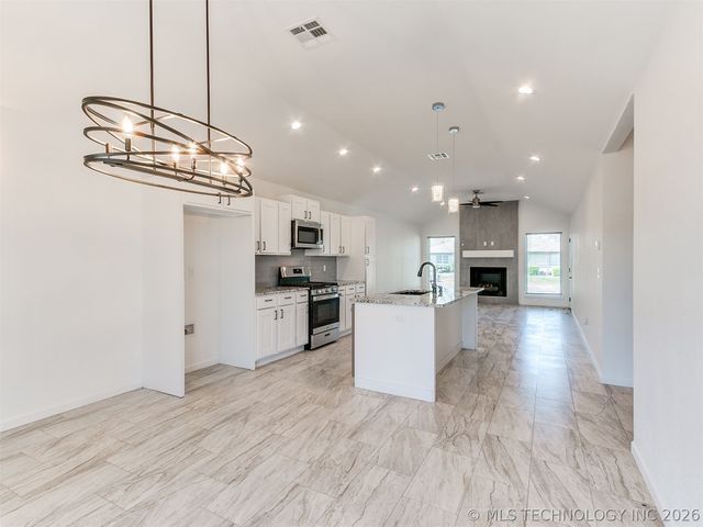 2813 S 88th East Avenue E, Tulsa, OK 74129