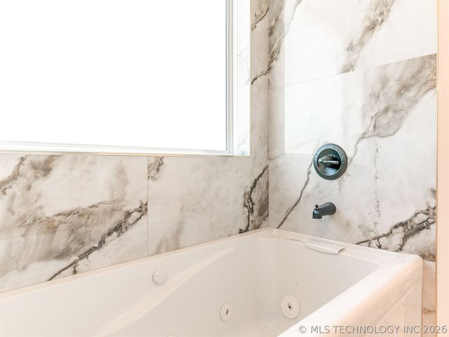 2813 S 88th East Avenue E, Tulsa, OK 74129