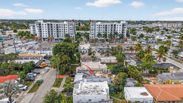 623 NE 4th St, Hallandale Beach, FL 33009