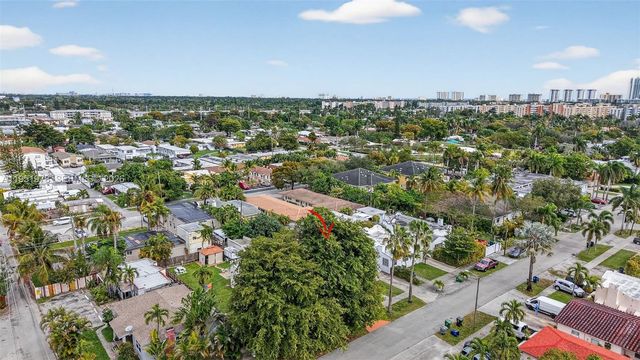 623 NE 4th St, Hallandale Beach, FL 33009