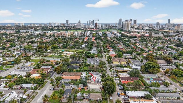 623 NE 4th St, Hallandale Beach, FL 33009