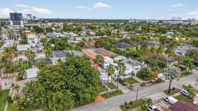 623 NE 4th St, Hallandale Beach, FL 33009