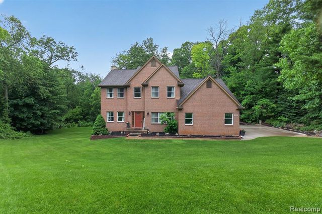 7943 Debora Drive, Brighton, MI 48114