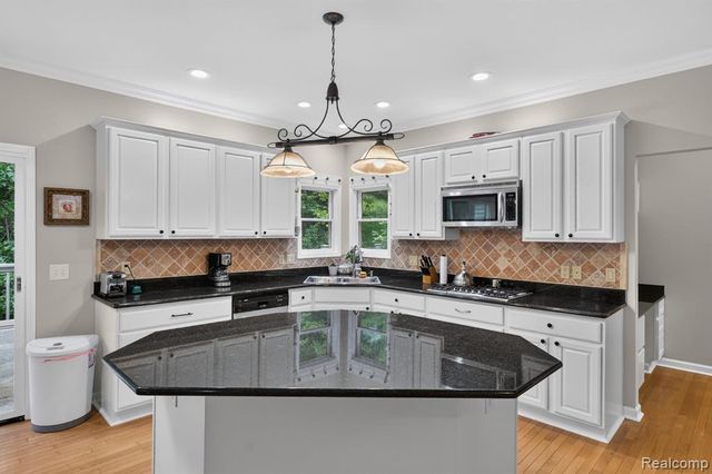 7943 Debora Drive, Brighton, MI 48114