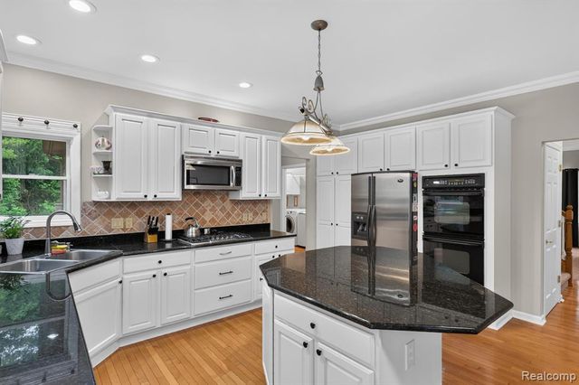 7943 Debora Drive, Brighton, MI 48114
