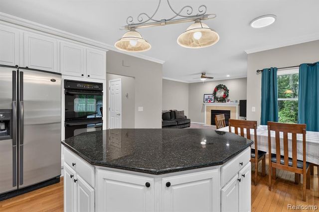 7943 Debora Drive, Brighton, MI 48114