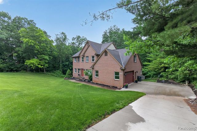 7943 Debora Drive, Brighton, MI 48114