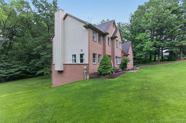 7943 Debora Drive, Brighton, MI 48114