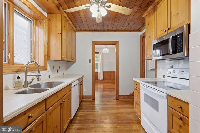 812 S GLEBE RD, Arlington, VA 22204