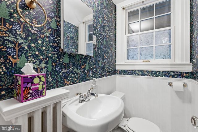 812 S GLEBE RD, Arlington, VA 22204