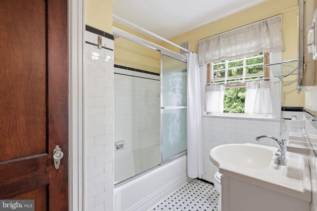 812 S GLEBE RD, Arlington, VA 22204