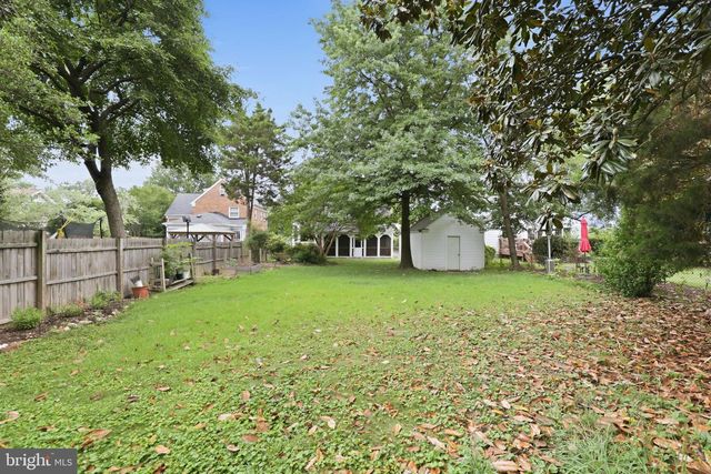 812 S GLEBE RD, Arlington, VA 22204