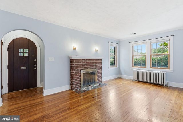 812 S GLEBE RD, Arlington, VA 22204