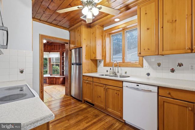 812 S GLEBE RD, Arlington, VA 22204
