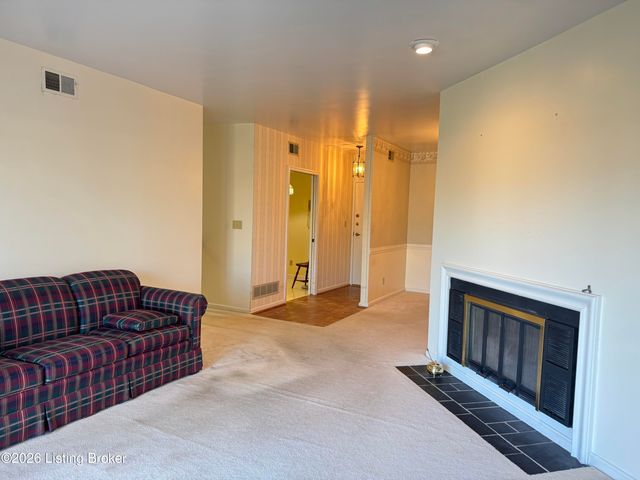 1612 Gardiner Ln 113, Louisville, KY 40205