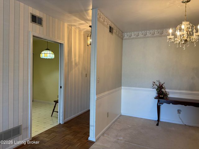 1612 Gardiner Ln 113, Louisville, KY 40205