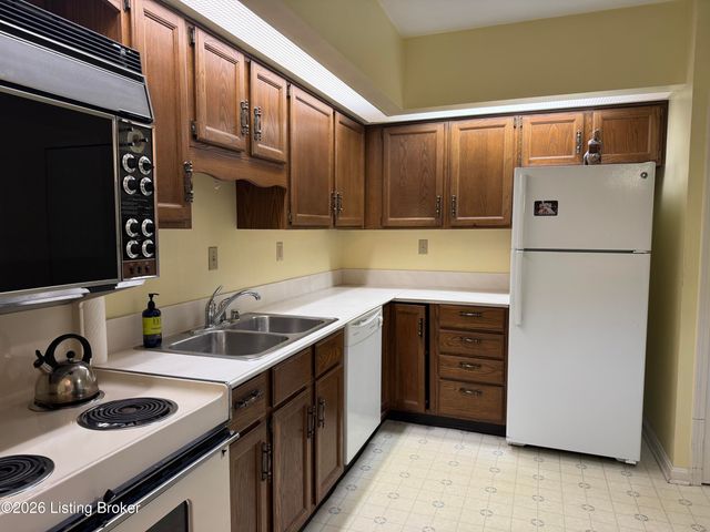 1612 Gardiner Ln 113, Louisville, KY 40205