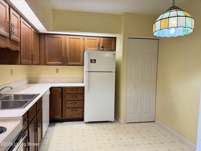 1612 Gardiner Ln 113, Louisville, KY 40205