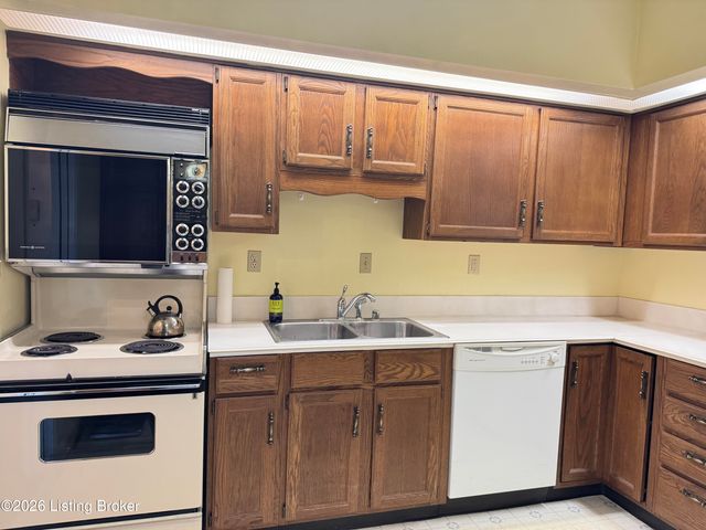 1612 Gardiner Ln 113, Louisville, KY 40205