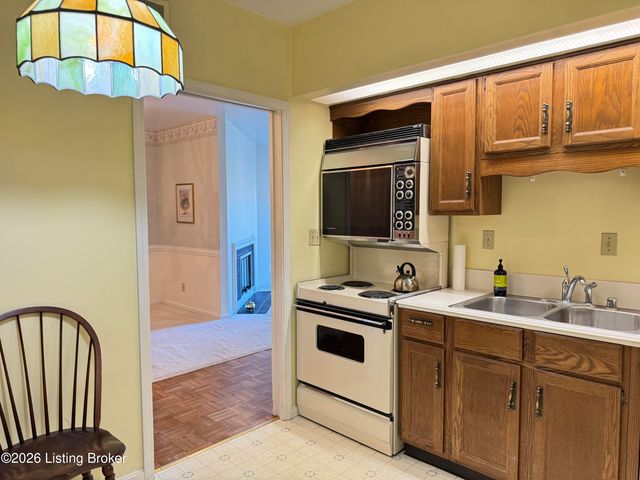 1612 Gardiner Ln 113, Louisville, KY 40205