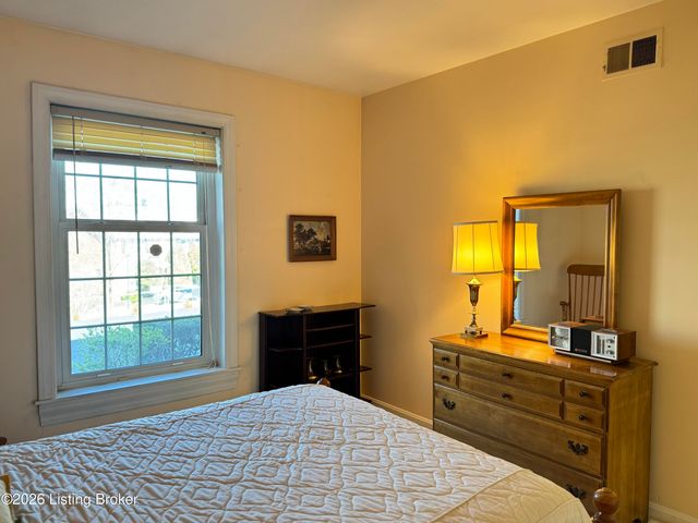 1612 Gardiner Ln 113, Louisville, KY 40205