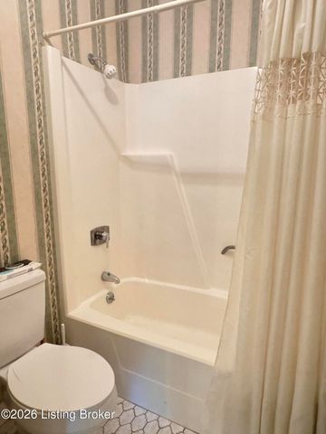 1612 Gardiner Ln 113, Louisville, KY 40205